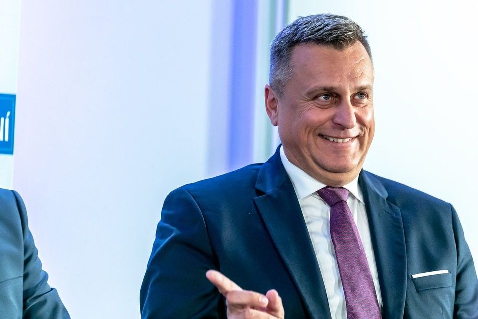 Ficovou šancí jsou bývalí Kotlebovci. Medvědy označují za biologickou zbraň Bruselu